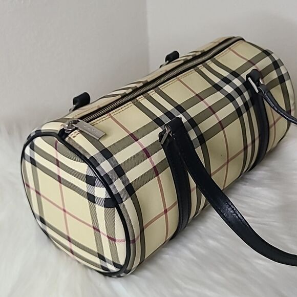 💯 Authentic Burberry  Handbag 🍀 - Picture 5 of 15